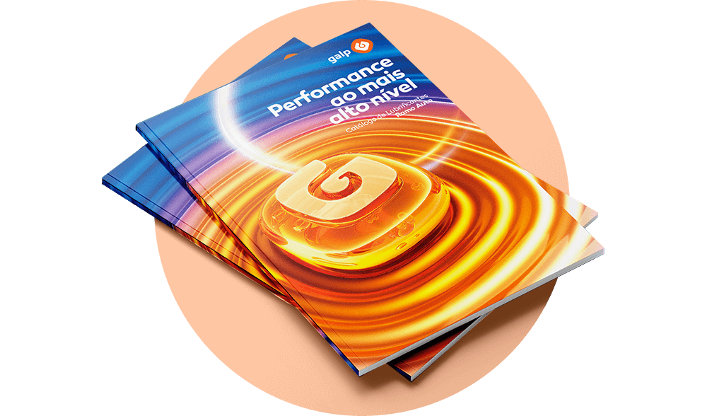 Fotografia de dois catálogos sobrepostos. Os catálogos são nos tons azul e cor-de-laranja.