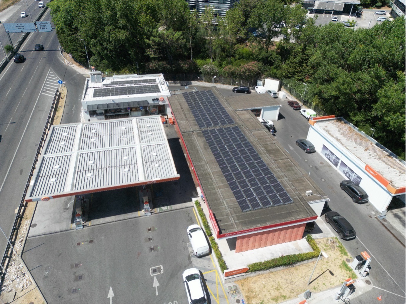 Instalação solar na área de serviço de Alfragide