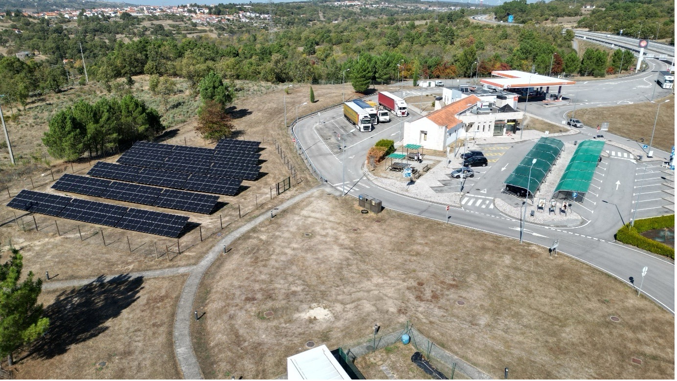 Instalação solar na área de serviço da Guarda