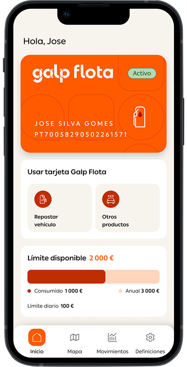 Pantalla de inicio de la app Galp Flota con tarjeta digital naranja activa, botones para repostar y otros productos, y barra de límite disponible con consumo y límite diario.
